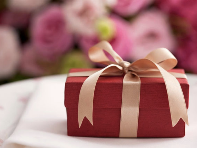 Những món quà có thể tặng bạn gái lần đầu gặp mặt 