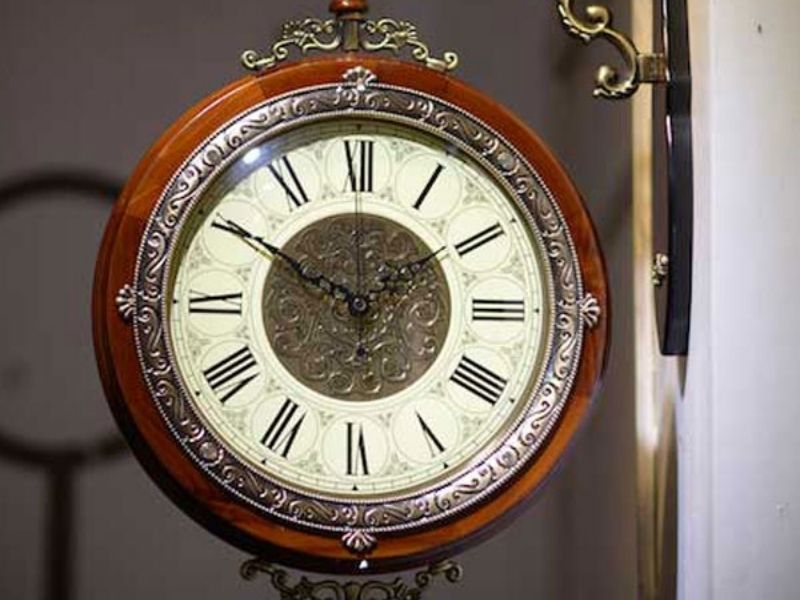 Một chiếc đồng hồ cổ điển làm quà tặng sếp về hưu