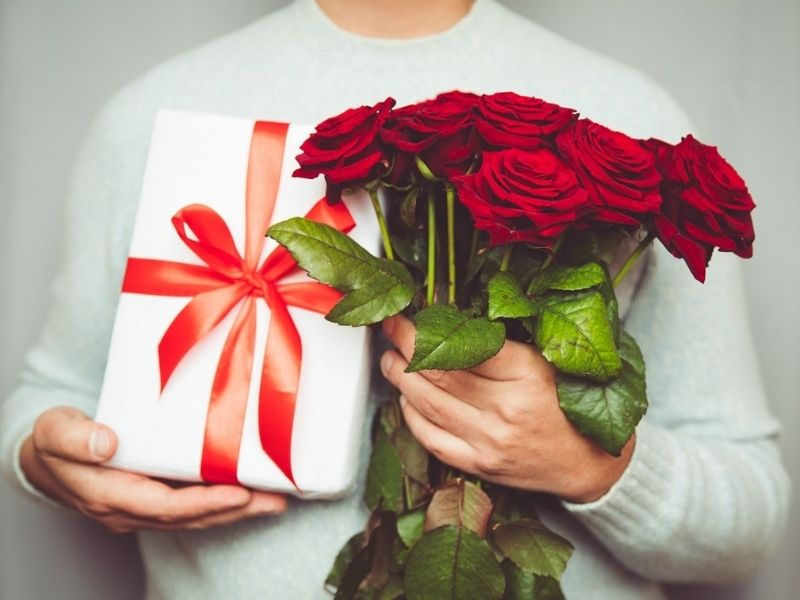 quà valentine tặng vợ ngọt ngào hoa