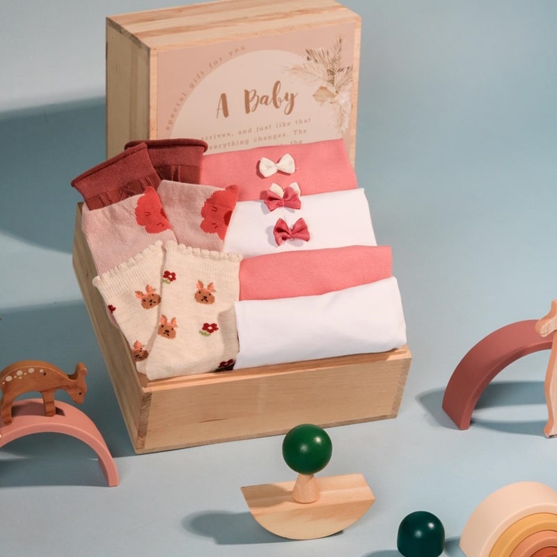 30+ Set quà tặng cho bé gái: đầy tháng, thôi nôi, sinh nhật