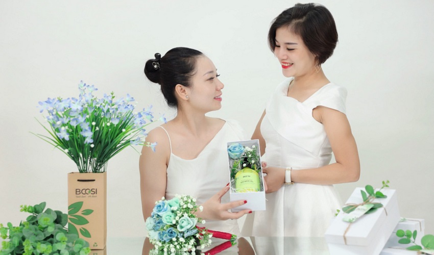 10+ Mẫu Quà Tặng 20/10 Cho Công Nhân, Nhân Viên CHẤT LƯỢNG