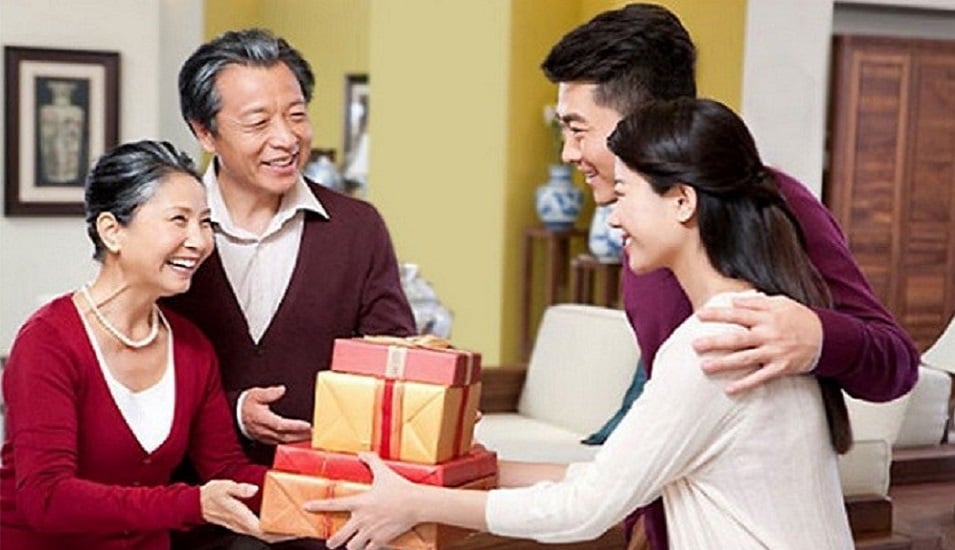 Gợi ý 30 quà tặng cho người lớn tuổi phù hợp với mọi đối tượng – KHIMFOOD