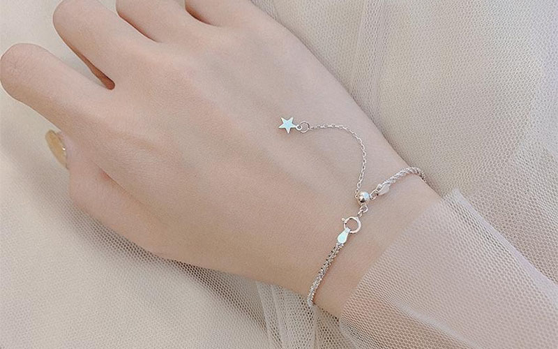 Top 10 vòng tay bạc tặng bạn gái trong mùa Valentine 2022 ý nghĩa -  Thegioididong.com