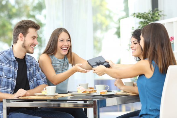 Top 10 món quà tặng ý nghĩa dành cho bạn bè (năm 2020)