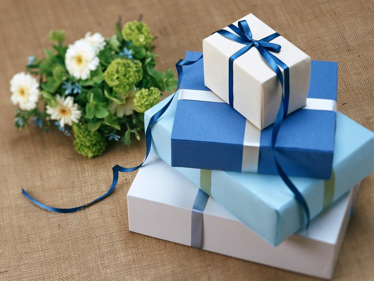 Top 10+ Món Quà Ý Nghĩa Tặng Bạn Bè Khi Đi Du Học Nước Ngoài