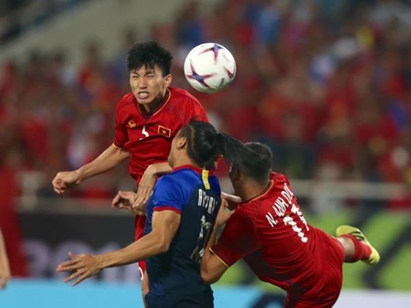 Ứng dụng các phương pháp chơi bóng trên không thông minh trong bóng đá