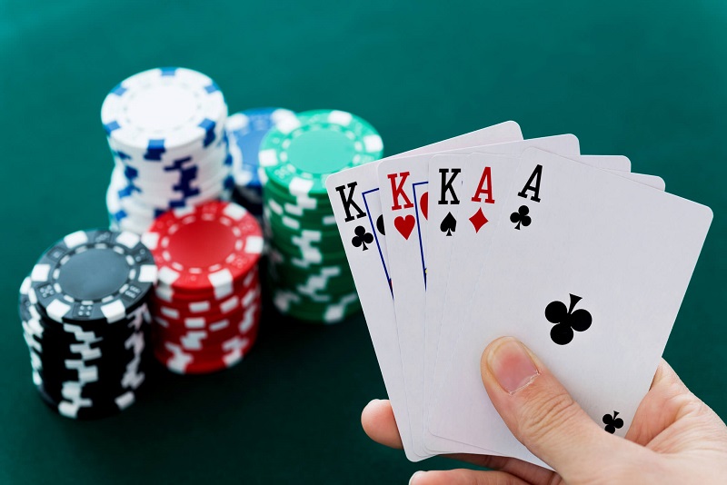 Cách Sắp Xếp Các Thứ Hạng Tay Bài Poker Từ Cơ Bản Đến Nâng Cao