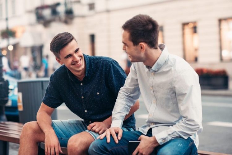 Tóm tắt: 19 cách bắt đầu cuộc trò chuyện hấp dẫn và ấn tượng với người lạ