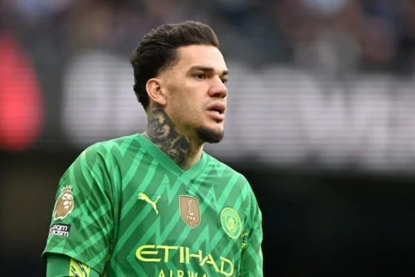 Ederson: Thủ môn xuất sắc nhất Ngoại hạng Anh