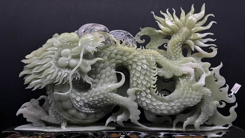 Thanh Long mang đến tài lộc và công danh
