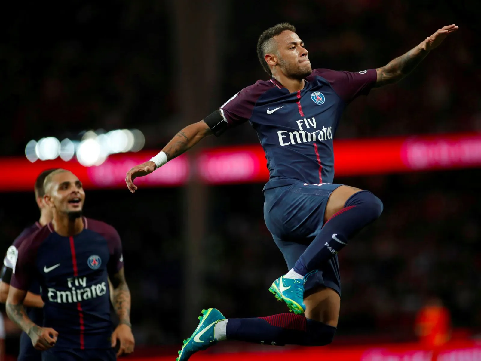 Kỹ thuật bắt bóng trên cao của Neymar: Thiên tài hay trò đùa? - Bóng đá trực tuyến
