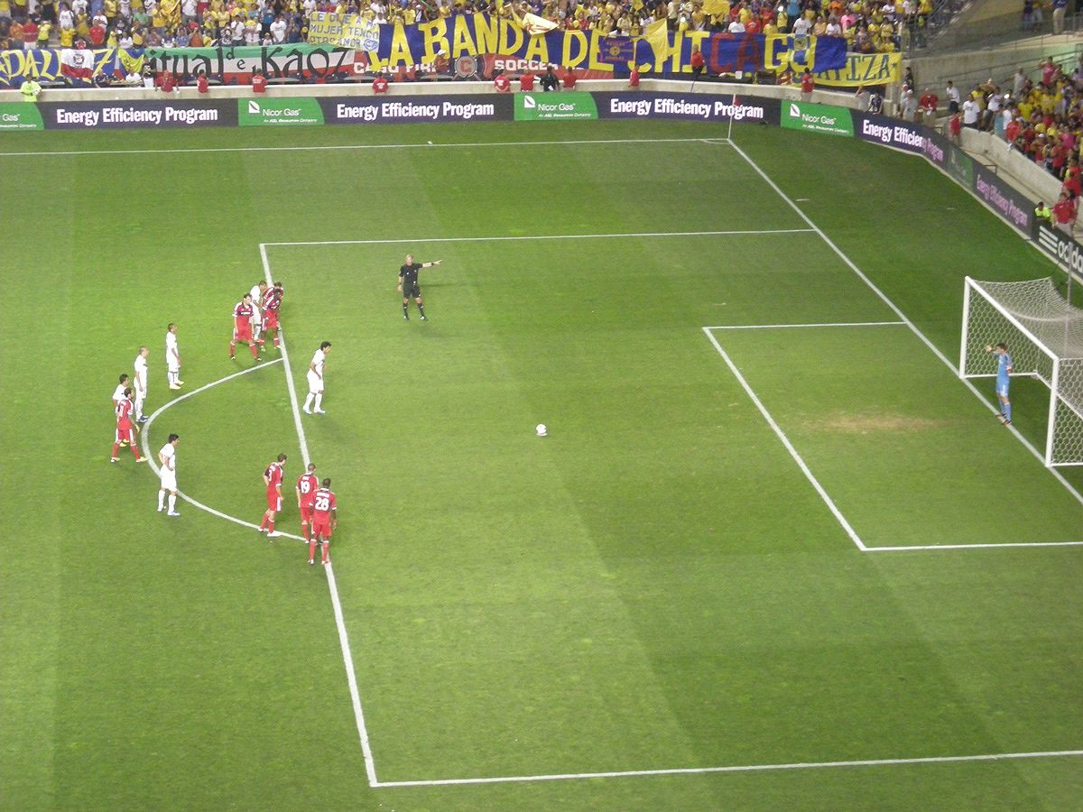 Penalty là gì? Luật đá phạt đền trong bóng đá - Valencia Việt Nam