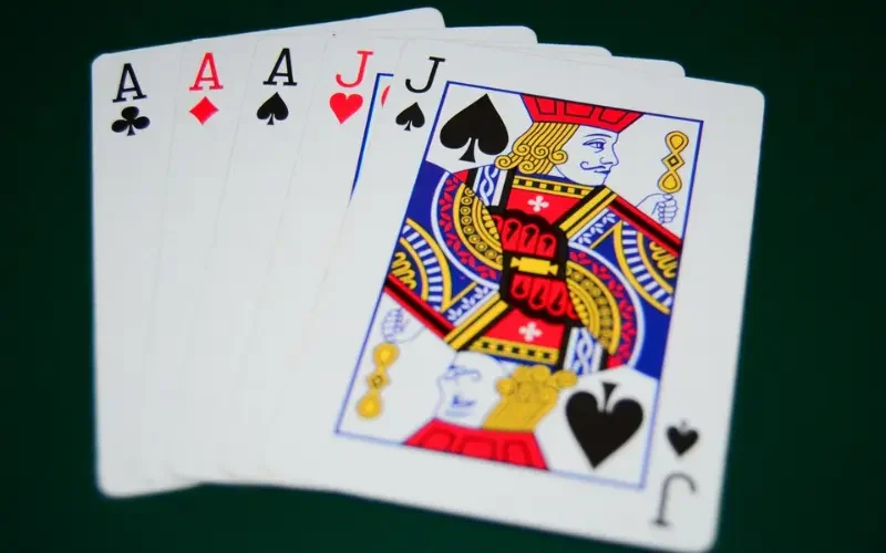 Full House trong Poker là gì? Cách nhận biết và mẹo chơi tại Rikwip