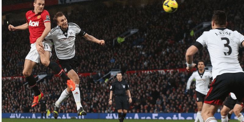 Taca Dada là lối chơi tạt cánh đánh đầu