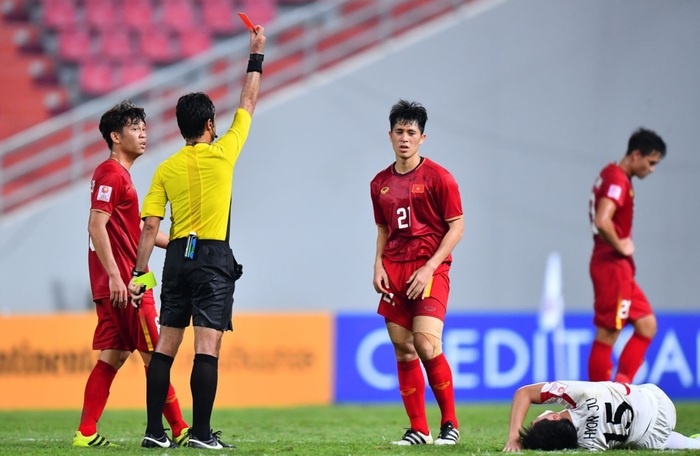 Nguồn Gốc Của Thẻ đỏ Và Các Lỗi Bị Phạt Thẻ đỏ Trong Bóng đá