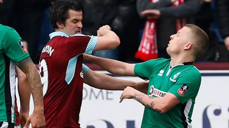 Cầu thủ Joey Barton như một gã côn đồ trên sân cỏ Cầu thủ Joey Barton - Gã côn đồ bất hảo của nước Anh