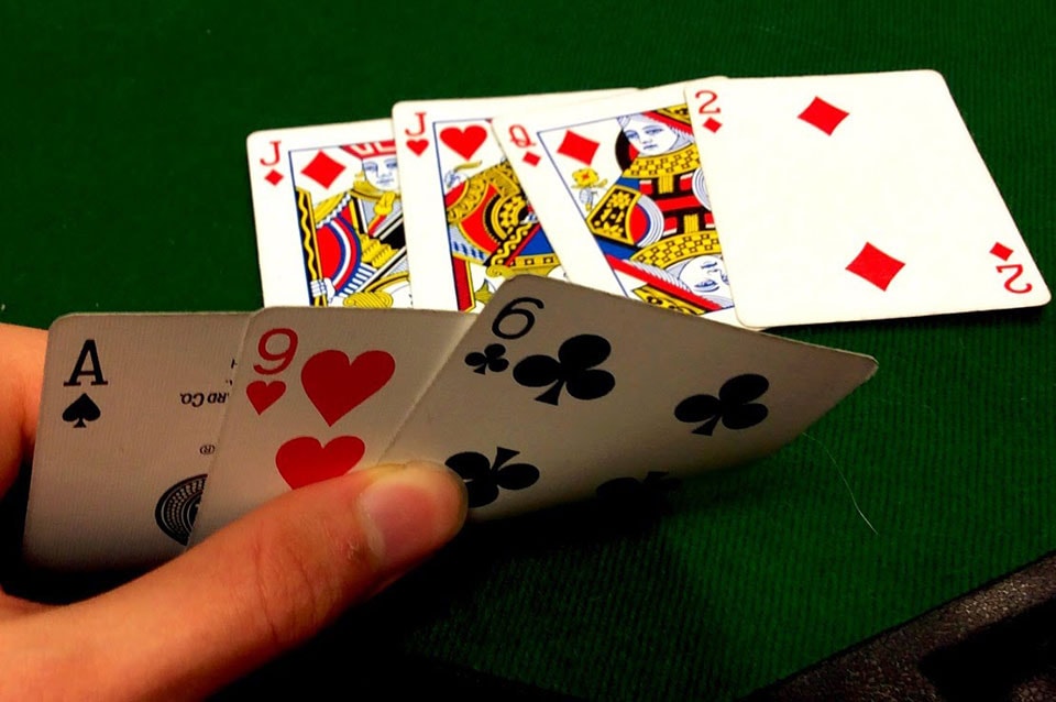 Stud Poker Là Gì? Hướng Dẫn Cách Chơi Hiệu Quả Và Các Biến Thể