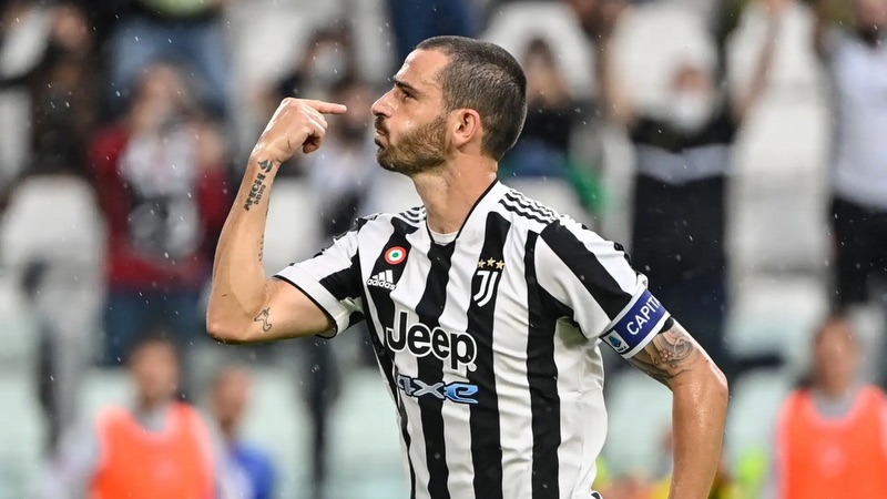 Sau đó, sự nghiệp của anh đã có mọi thành công với Juventus Cầu thủ Leonardo Bonucci - Huyền thoại thù ghét bà đầm già