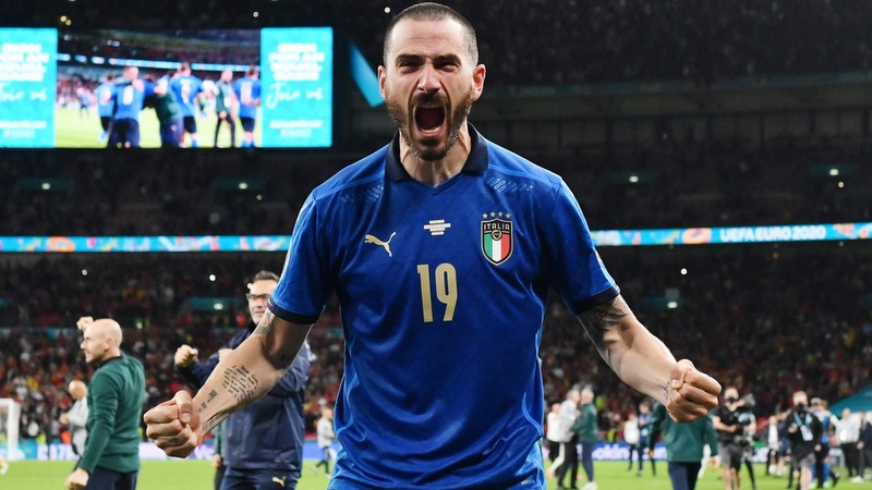 Với chất của người Ý, cầu thủ Leonardo Bonucci thực sự đại diện cho nền bóng đá này thời gian qua Cầu thủ Leonardo Bonucci - Huyền thoại thù ghét bà đầm già