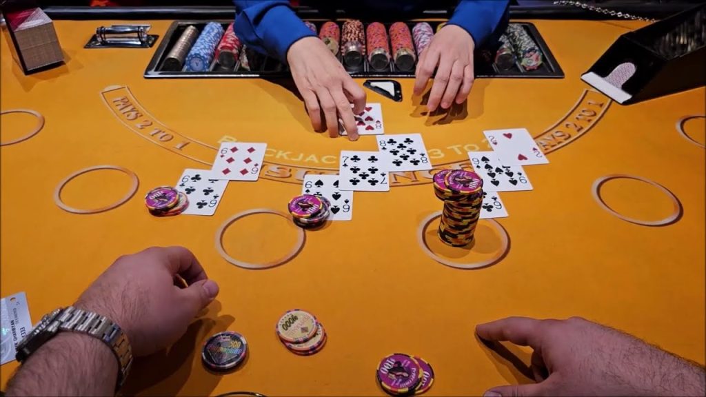 Kinh Nghiệm Tính Toán Phỏm: Bí Quyết Tối Ưu Từng Bước Để Thắng